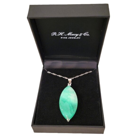Jewelry - Elegant Green Cabochon Marquise Leaf Pendant Necklace – 18K Gold Plated Chain